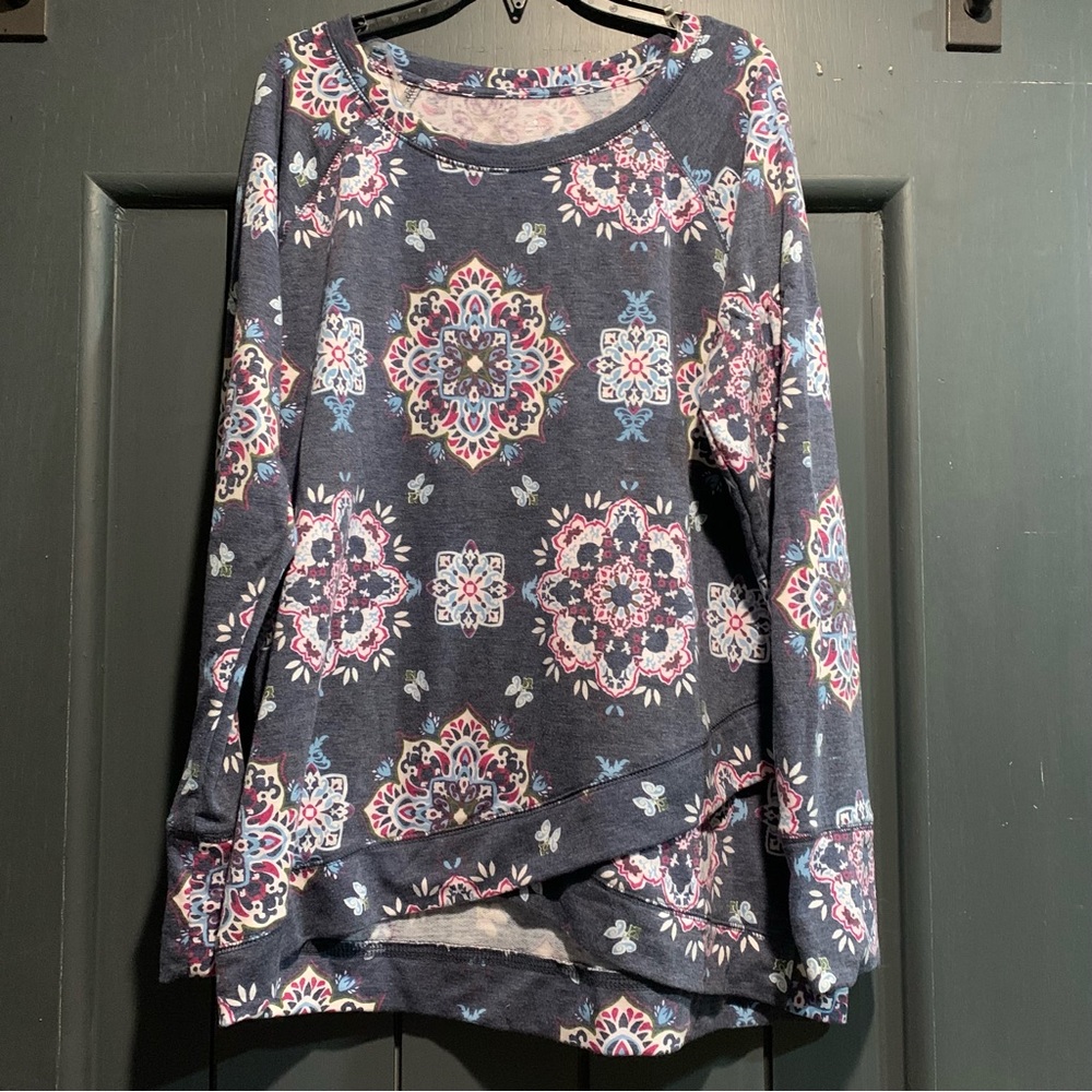 St. John’s Bay Womens Geometrical Floral Design Asymmetrical Hem